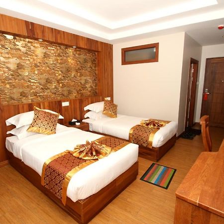 Gemsy Hotel Янгон Екстериор снимка