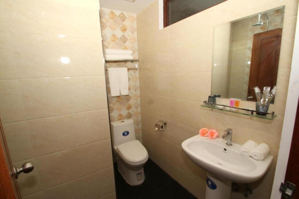Gemsy Hotel Янгон Екстериор снимка