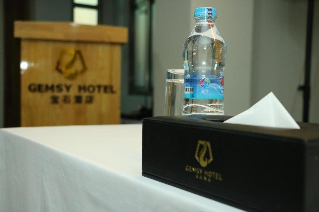 Gemsy Hotel Янгон Екстериор снимка