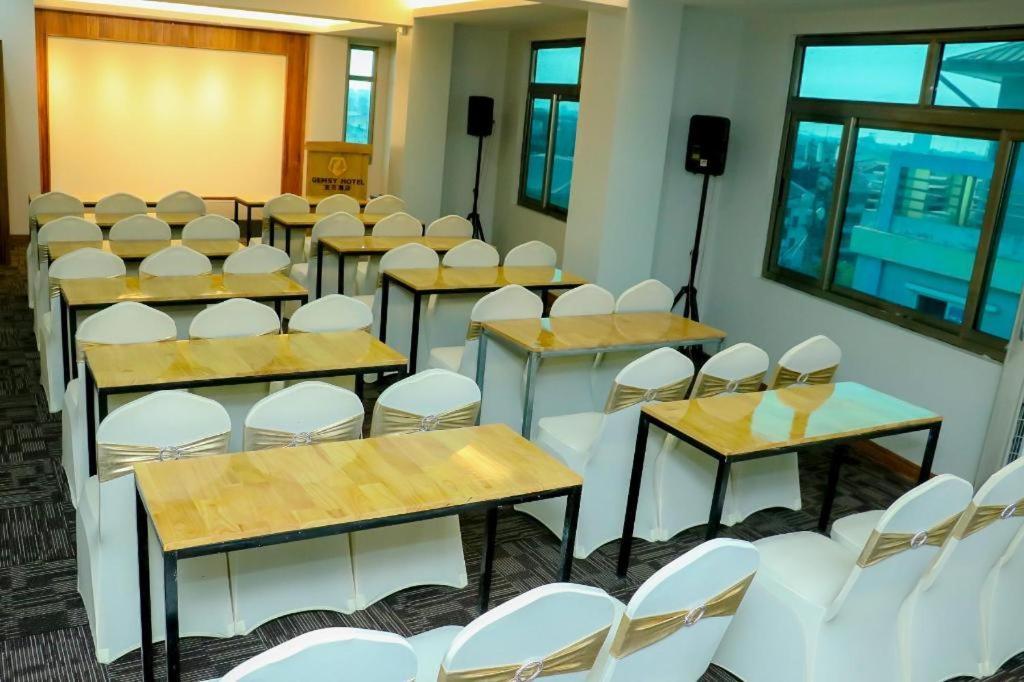 Gemsy Hotel Янгон Екстериор снимка