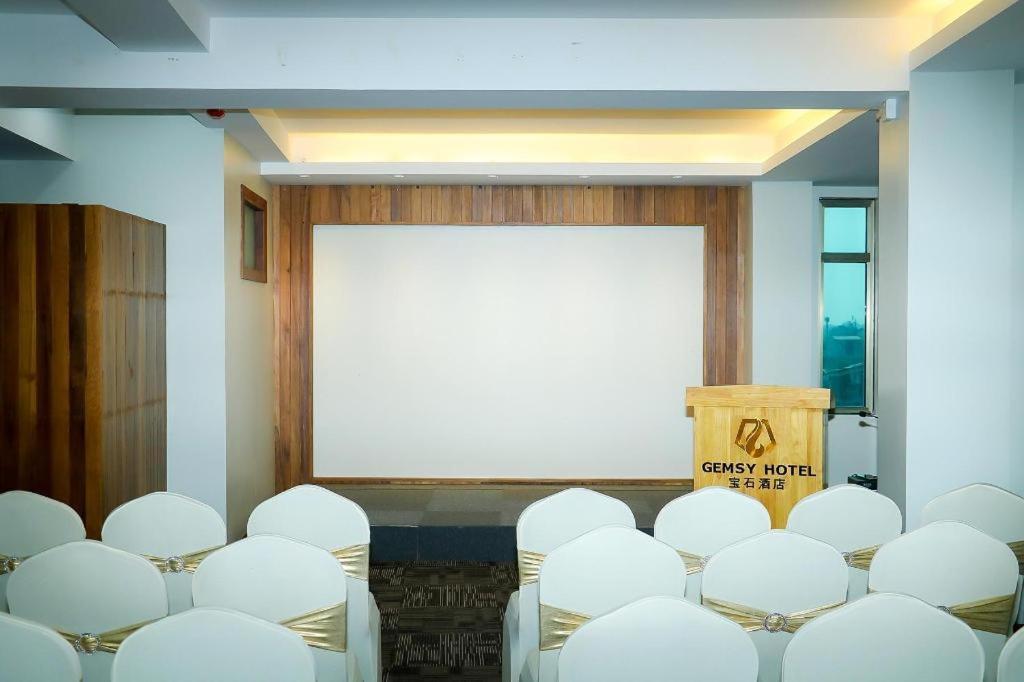 Gemsy Hotel Янгон Екстериор снимка