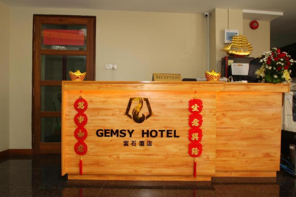 Gemsy Hotel Янгон Екстериор снимка