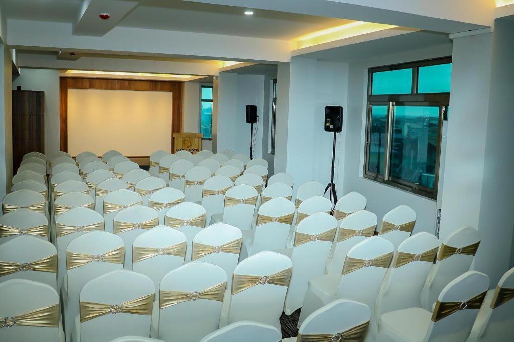 Gemsy Hotel Янгон Екстериор снимка