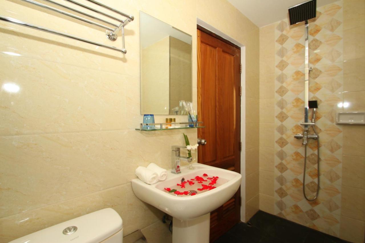 Gemsy Hotel Янгон Екстериор снимка