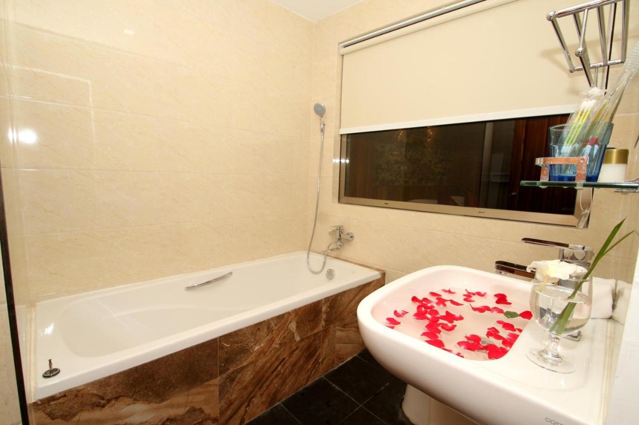 Gemsy Hotel Янгон Екстериор снимка