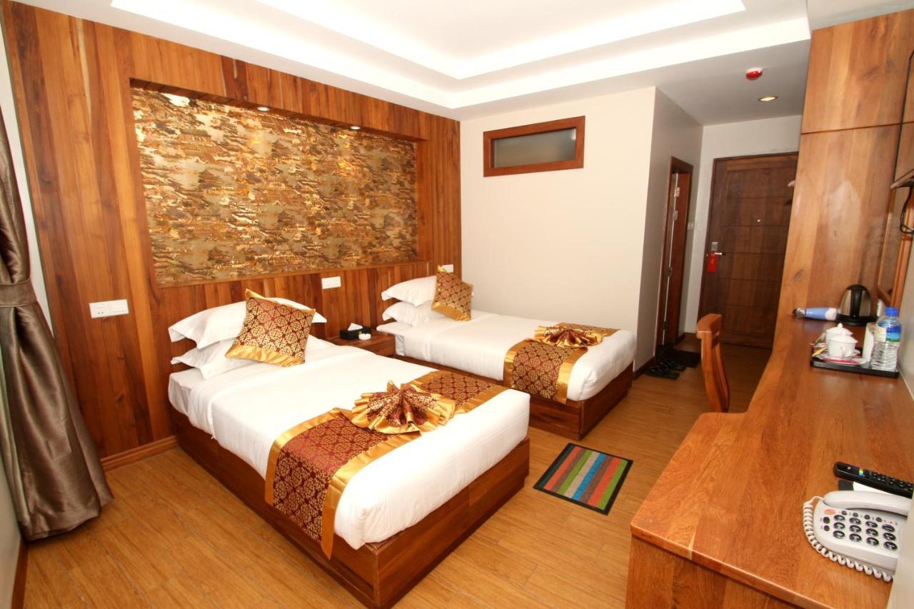 Gemsy Hotel Янгон Екстериор снимка