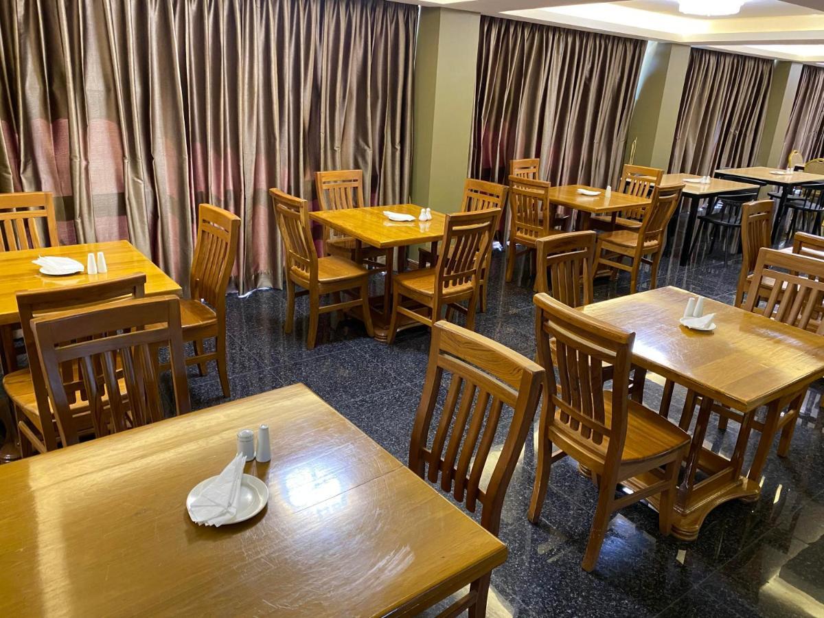 Gemsy Hotel Янгон Екстериор снимка